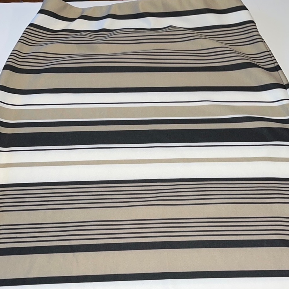 Olivia and Martin Size 6 Striped Skirt - Picture 3 of 5